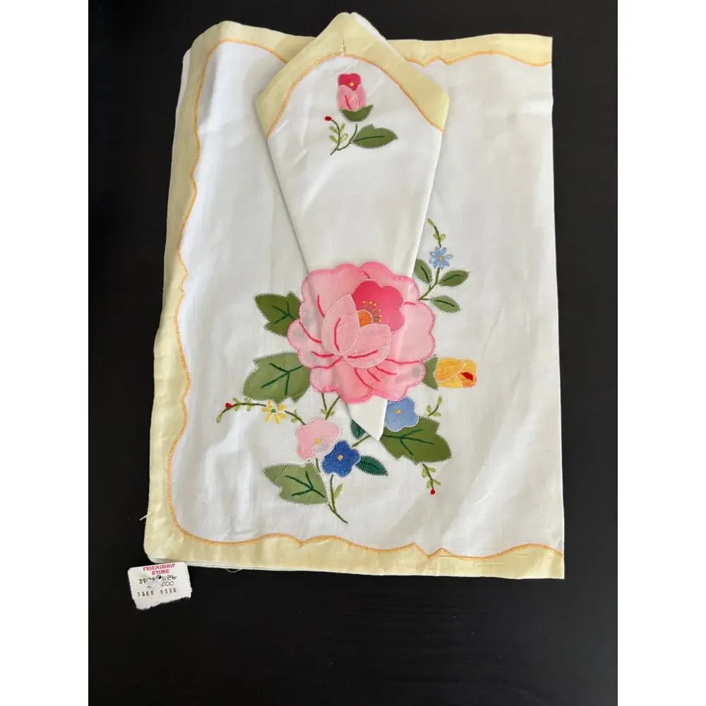 Vintage Embroidered Applique Placemats & Napkins 4 Pieces New